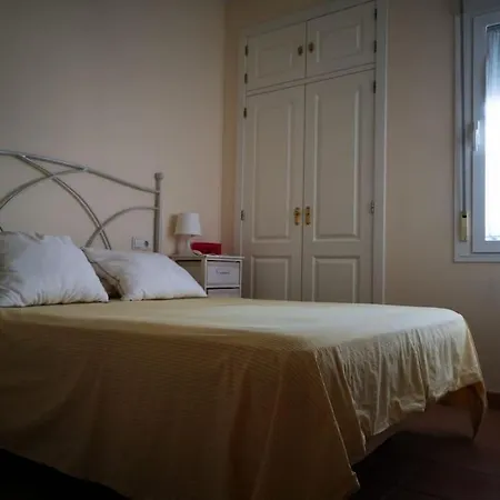 Piso 2 Dormitorios Con Solarium * هويلفا